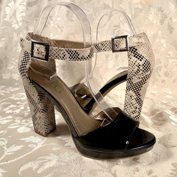 BCBG Paris Black Patent Leather Snake Print Sandal - Picture 1 of 3